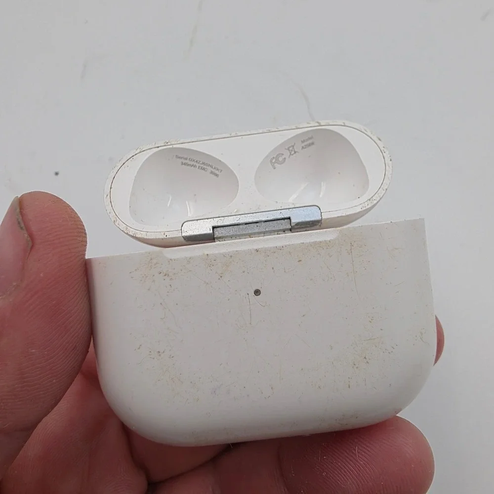 Apple AirPods 3rd Generation MagSafe Charging Case White‎ A2566 GX4ZJ6SNLKKT L3